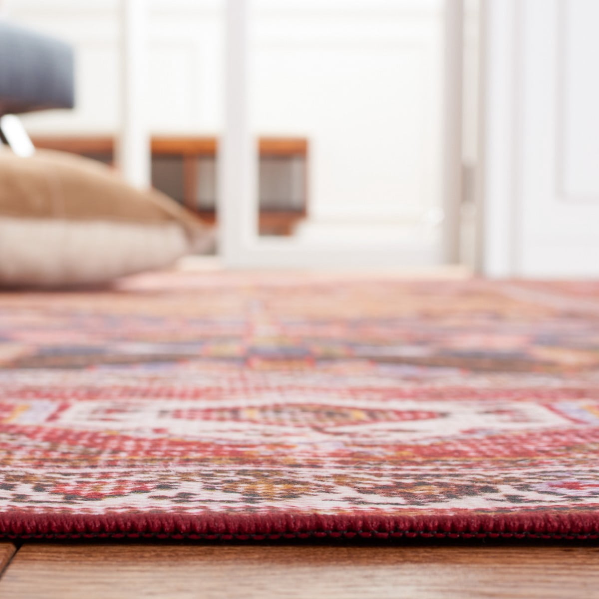 SAFAVIEH Tucson Regent Traditional Machine Washable Area Rug, 5' x 8', Navy/Rust