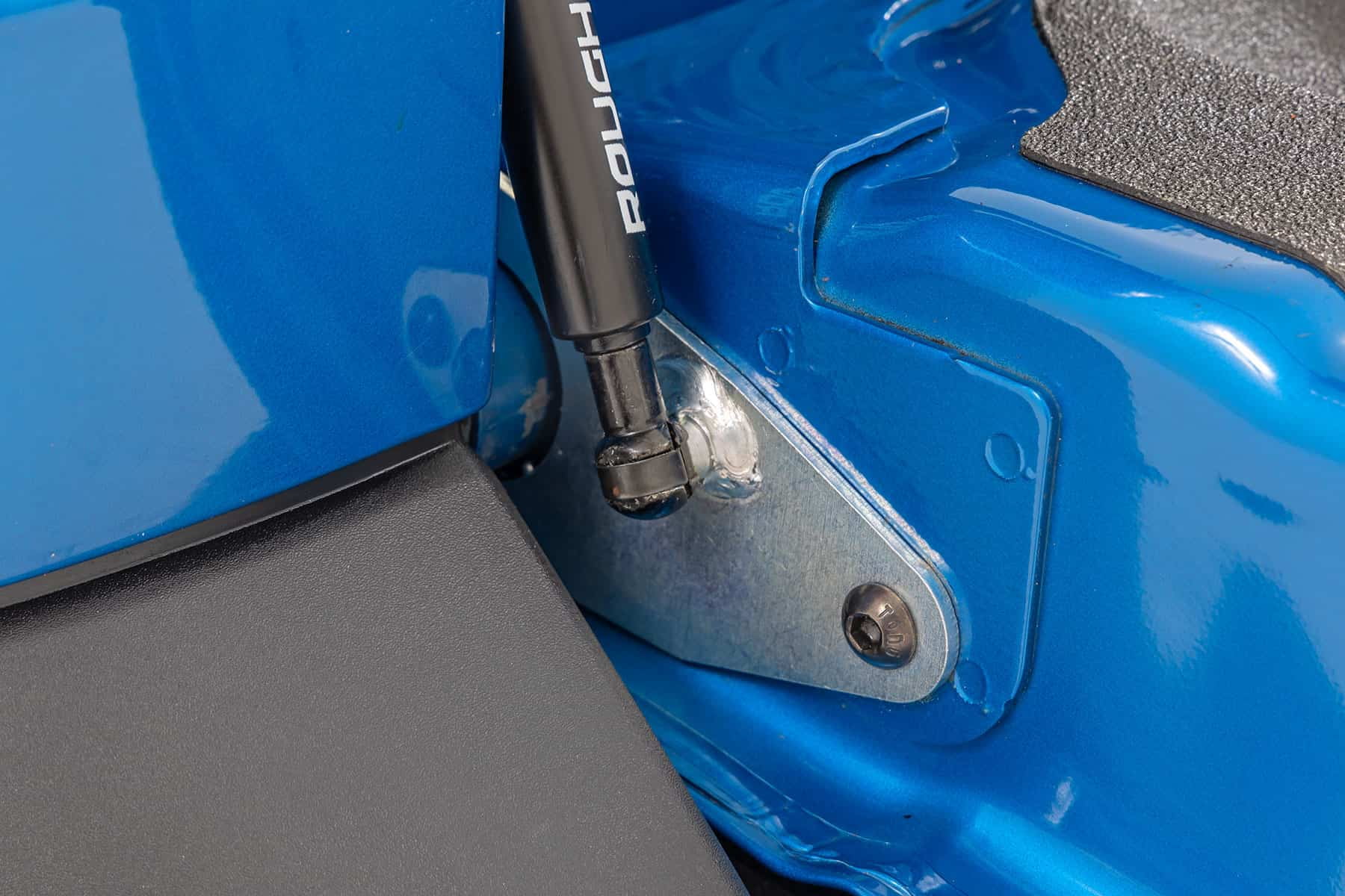 Rough Country Hydraulic Tailgate Assist for 2022-2026 Ford Maverick - 73211
