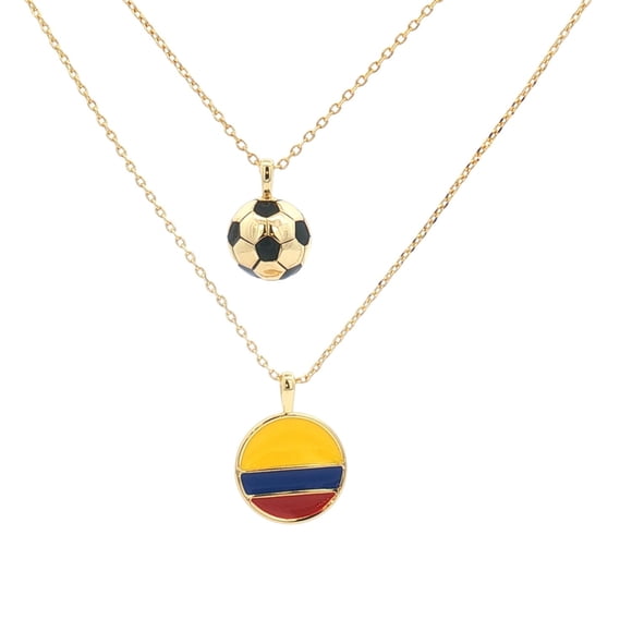 Cyra | Collar Doble para Mujer con Dije de Bandera de Colombia y balón, Fabricado en Chapa de Oro y esmaltado, Color Dorado