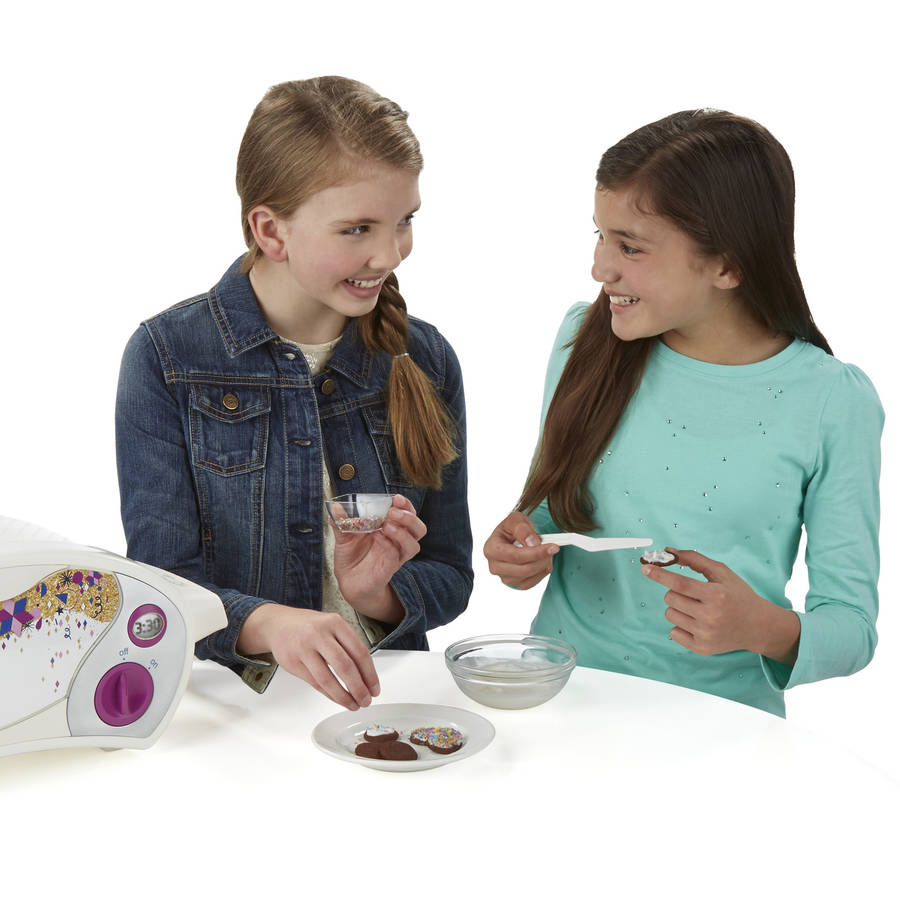 Easy-Bake Ultimate Oven with 3 Free Mixes, Online Exclusive, for Ages 8 and Up - image 5 of 12
