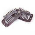 thumbnail image 2 of Clips de acero con reverso de goma para extensiones de cabello (31 x 16 mm), color marrón, 2 of 8