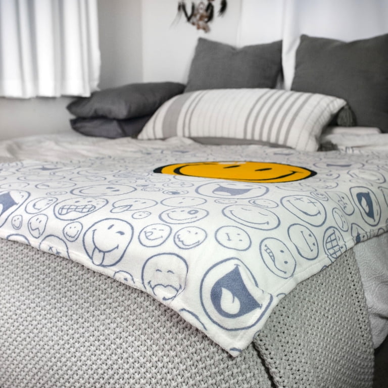 e*様 Smiley World スマイリーフェイス　大掛布団、枕カバー大中/1 OFFICIAL Smiley World Soft Throw Blanket | Cute Plush Blanket | 50