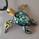 thumbnail image 4 of Collar con colgante de tortuga marina verde hawaiana Honu de cristal JAMW, 4 of 5