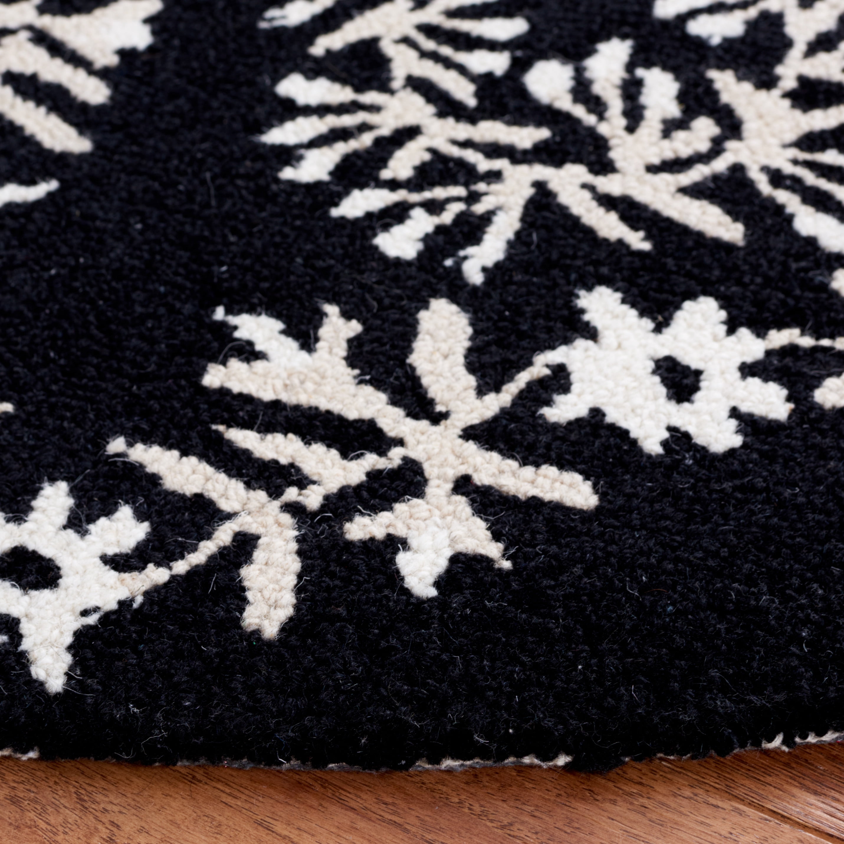 Safavieh Empire Janetta Medallion Area Rug, Black/Ivory, 6' x 6' Round
