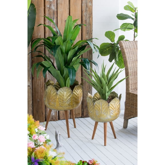 Olurrisa Set of 2 Metal Planter With Wood Legs Stand, L:D18.5x23.5" S:D15.7x20"