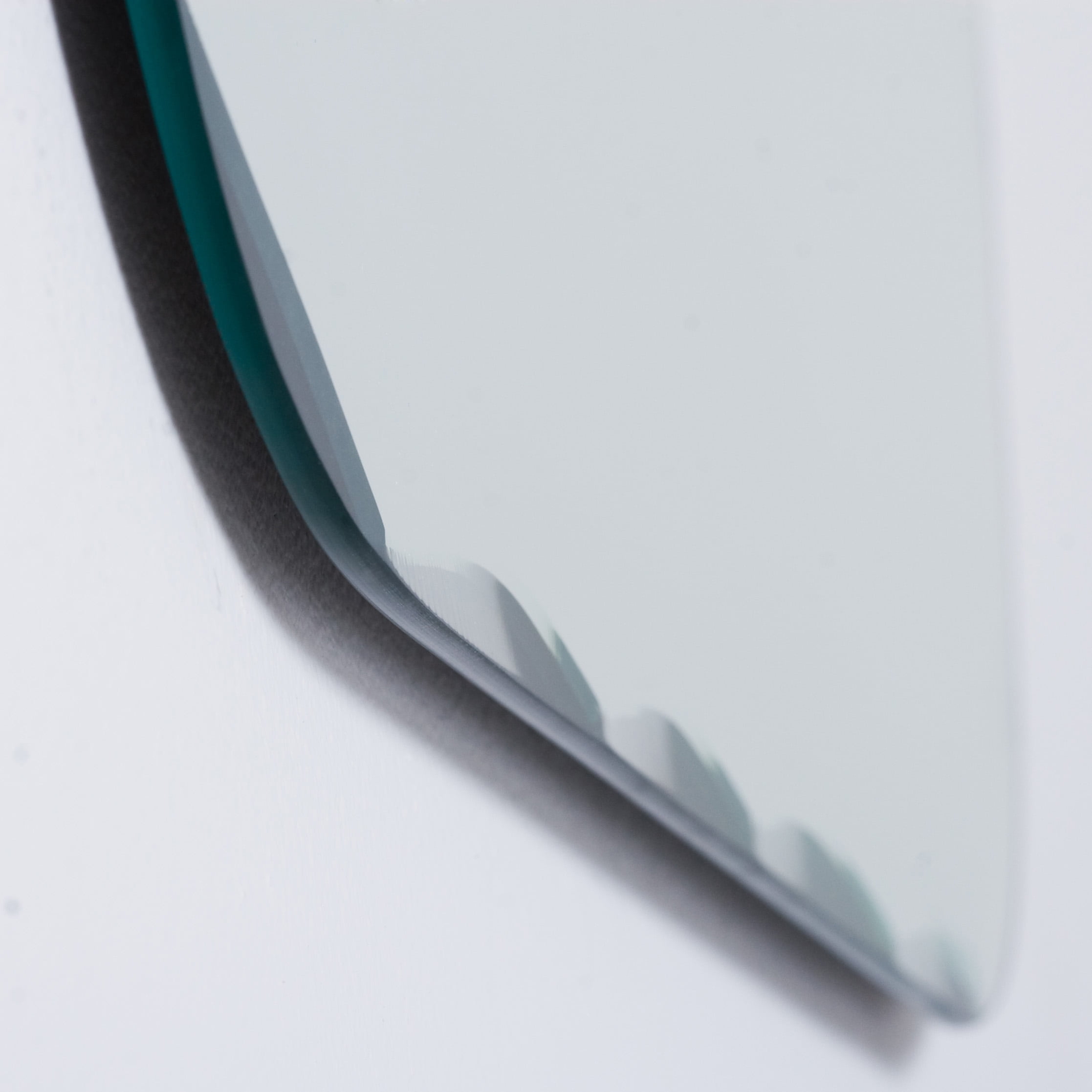 Large 31.5 x 23.6" Oval Scallop Beveled Frameless Wall Mirror by Décor Wonderland