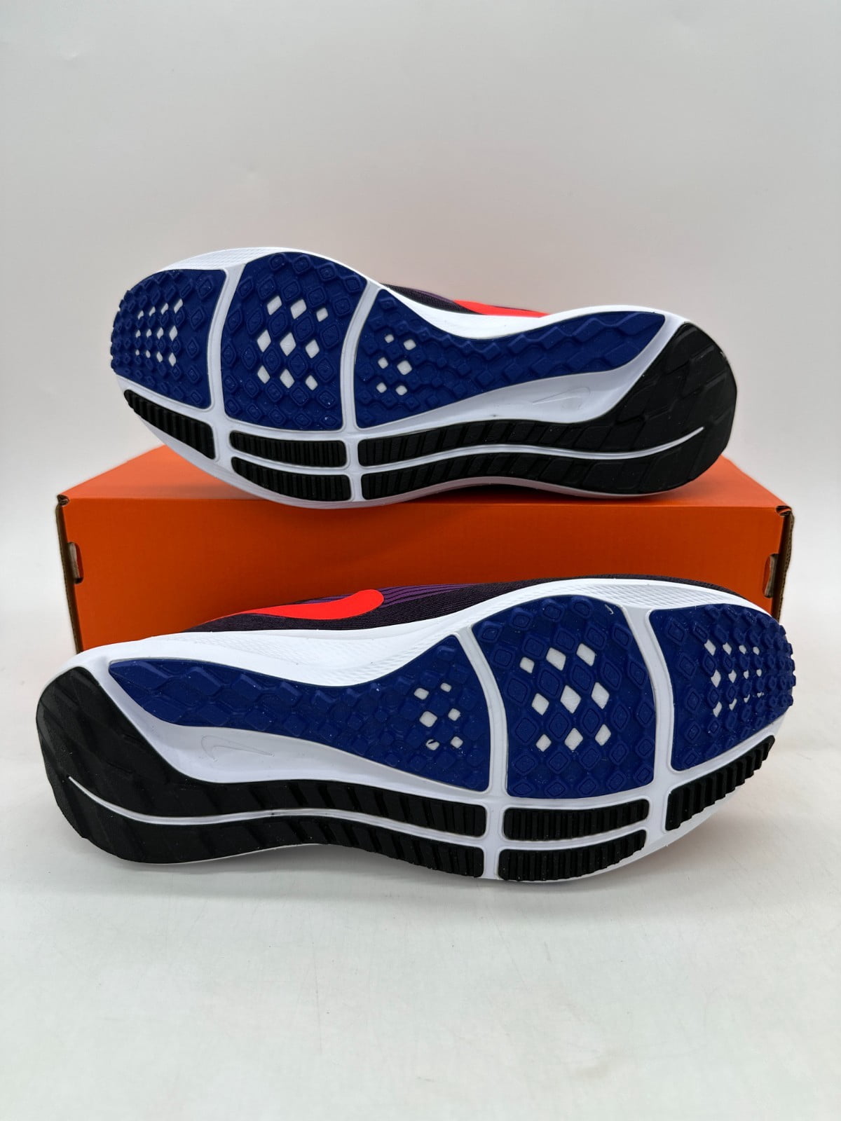Nike Air Zoom Pegasus 39 Women's Size 9.5 Purple Black Athletic Shoes DH4072 502