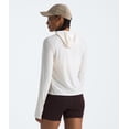 thumbnail image 3 of Sudadera con capucha THE NORTH FACE Adventure Sun para mujer, color blanco Dune, talla L, 3 of 8
