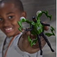 thumbnail image 3 of Figura de acción Spider-Man Marvel Venom contra Miles Morales, 3 of 9
