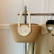 thumbnail image 5 of Bolso de Tote Tejido de Cuerda Gran Capacidad 12.6x7.87x3.94in Color Khaki con Bloque de Color Blanco, Bolso de Playa para el Hombro con Asa Portátil y Duradera., 5 of 6