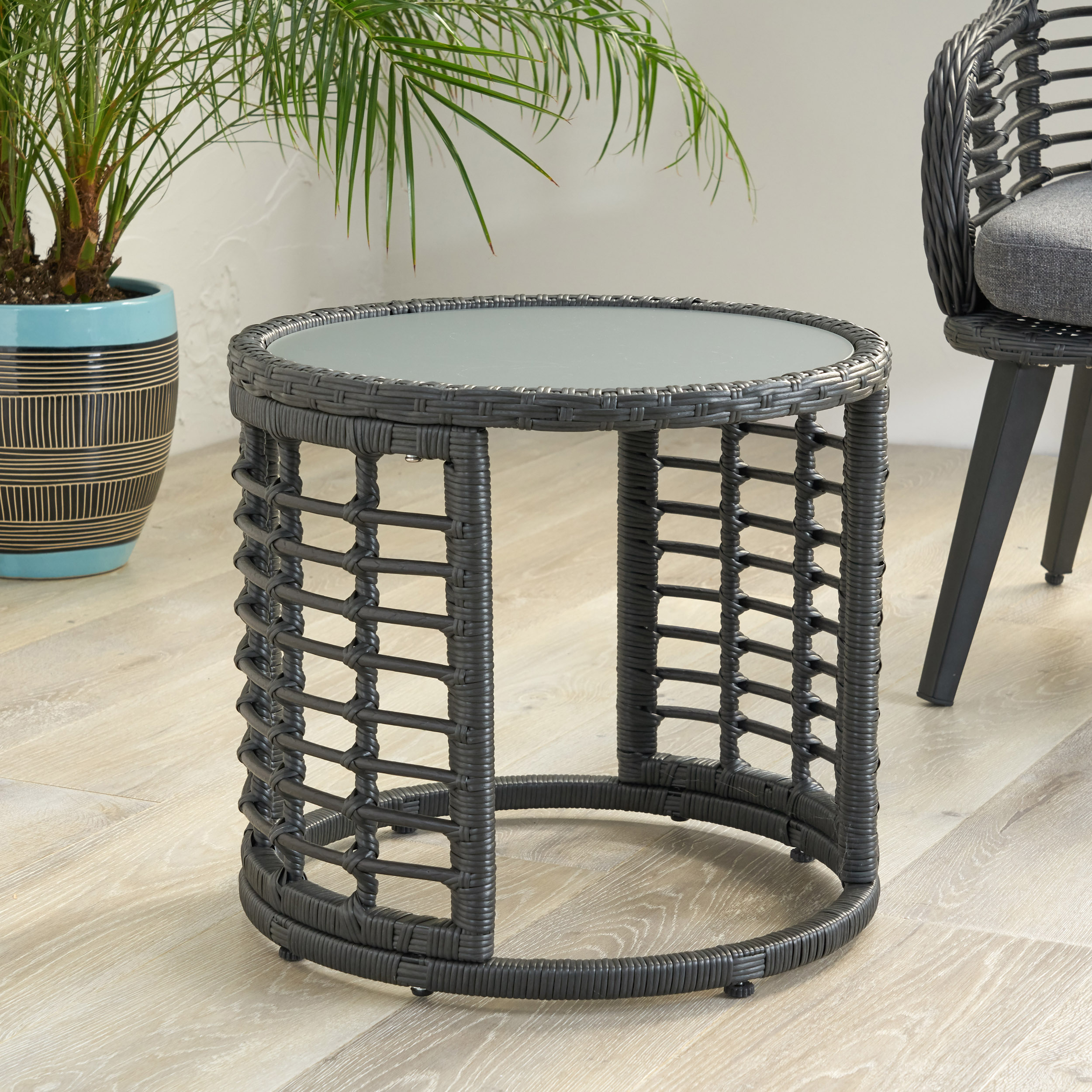 Euroco Modern Boho Round Side Table with Tempered Glass Top, Handwoven PE Rattan and Steel Frame, Indoor Accent Table