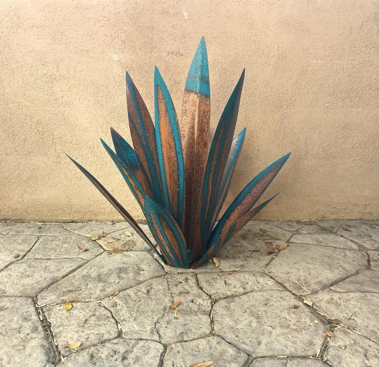 Metal Tequila Sculpture, Rustic Blue Agave Yard Art, 11 Inch DIY Metal Garden Statue for Patio Lawn Home Indoor Outdoor Decoration, 9 Leaves Handmade Ornament
