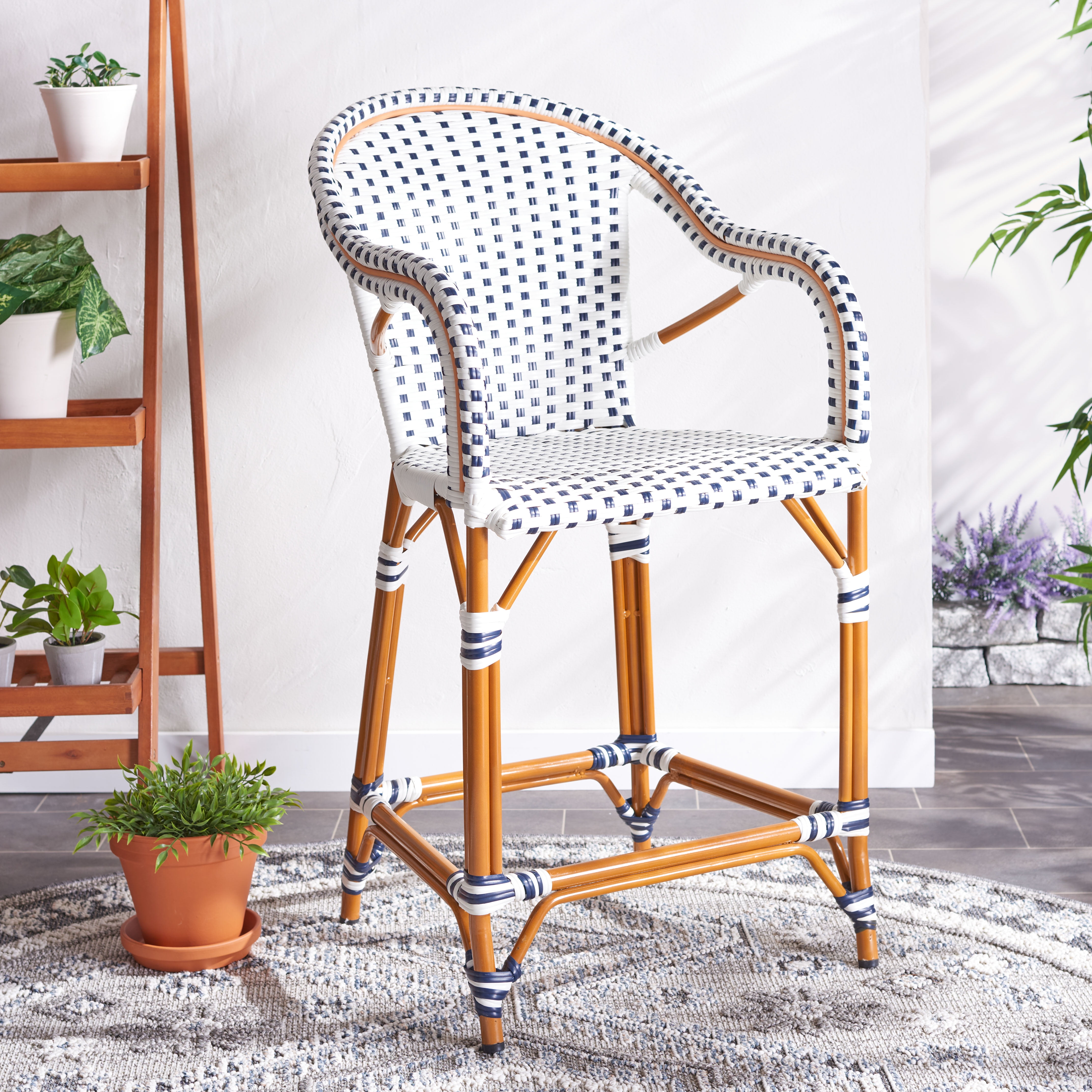 SAFAVIEH California Outdoor Patio Counter Stool w/ Arm, White/Navy