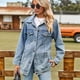 thumbnail image 4 of Chaquetas Vaqueras para Mujer, Modernas Chaquetas Vaqueras Estilo Camionero con Botones, Mangas Largas y Dobladillo Deshilachado. Azul L, 4 of 10