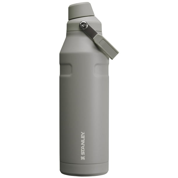 Botella de agua Stanley IceFlow Fast Flow de 1,5 L con aislamiento de ceniza