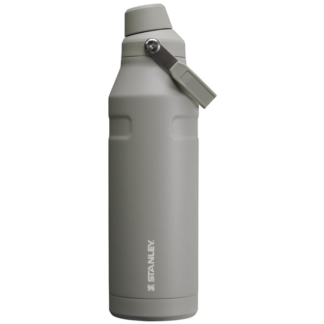 Botella de agua Stanley IceFlow Fast Flow de 1,5 L con aislamiento de ceniza