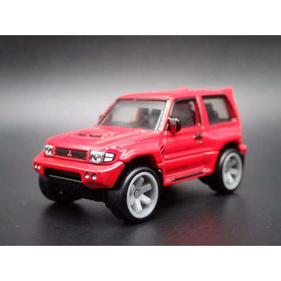 Open Box 1997-1999 MITSUBISHI PAJERO EVOLUTION SUV 1:64 SCALE DIORAMA DIECAST MODEL CAR