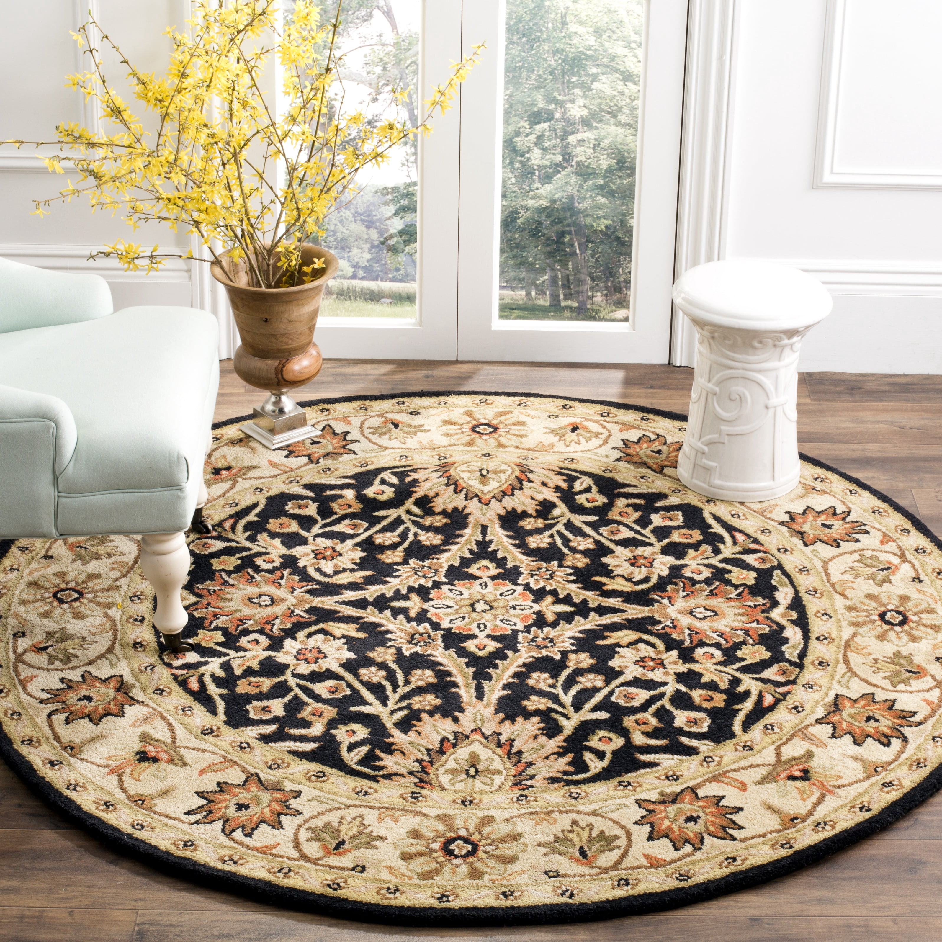 SAFAVIEH Antiquity Beaumont Traditional Wool Area Rug, Black/Ivory, 6' x 6' Round