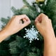 thumbnail image 3 of Copos De Nieve De Plástico Adornos navideños de plástico con forma de copo de nieve Rkxzt, 3 of 8