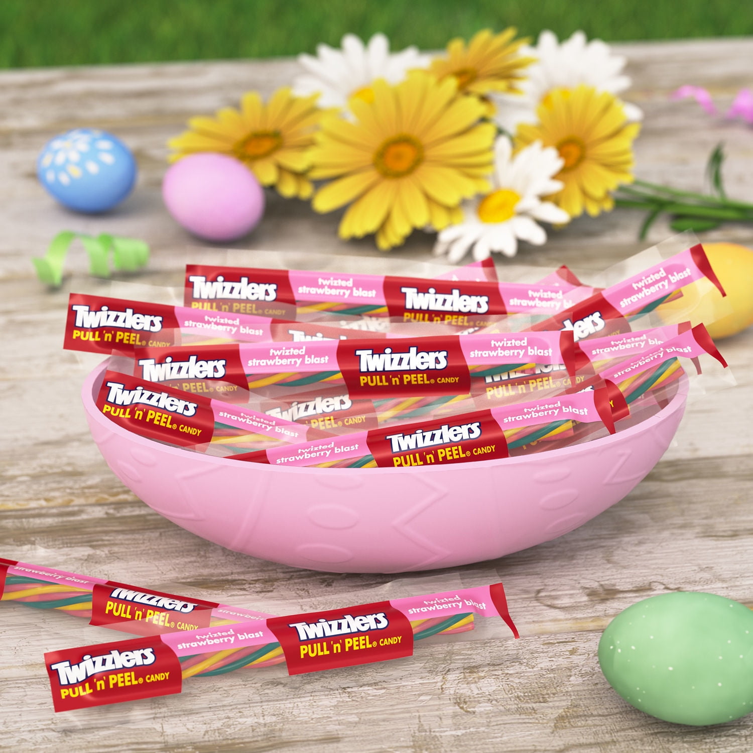Twizzlers Pull 'N' Peel Twizted Strawberry Blast Snack Size Easter Candy, Bag 11 oz, 25 Pieces