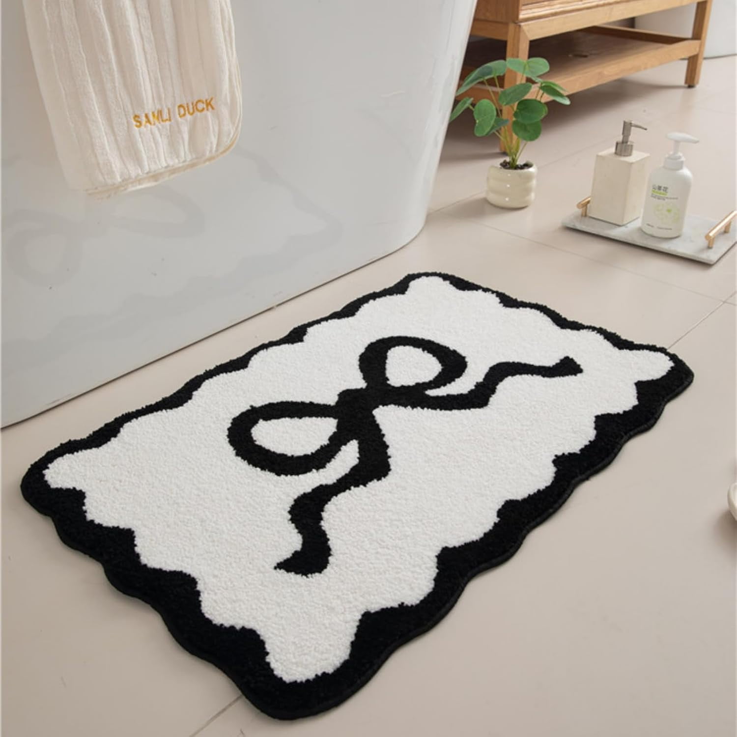 Lanola Black Scalloped Bathroom Mat 26x18, Soft Absorbent Bath Mats, Machine Washable Microfiber Floor Mats for Bathroom Tubs, Sinks and Showers