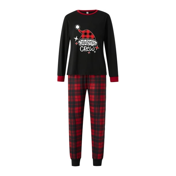 Pijamas familiares navideños a juego, camisetas de manga larga con estampado de letras y pantalones a cuadros. Ropa de dormir y estar por casa.
