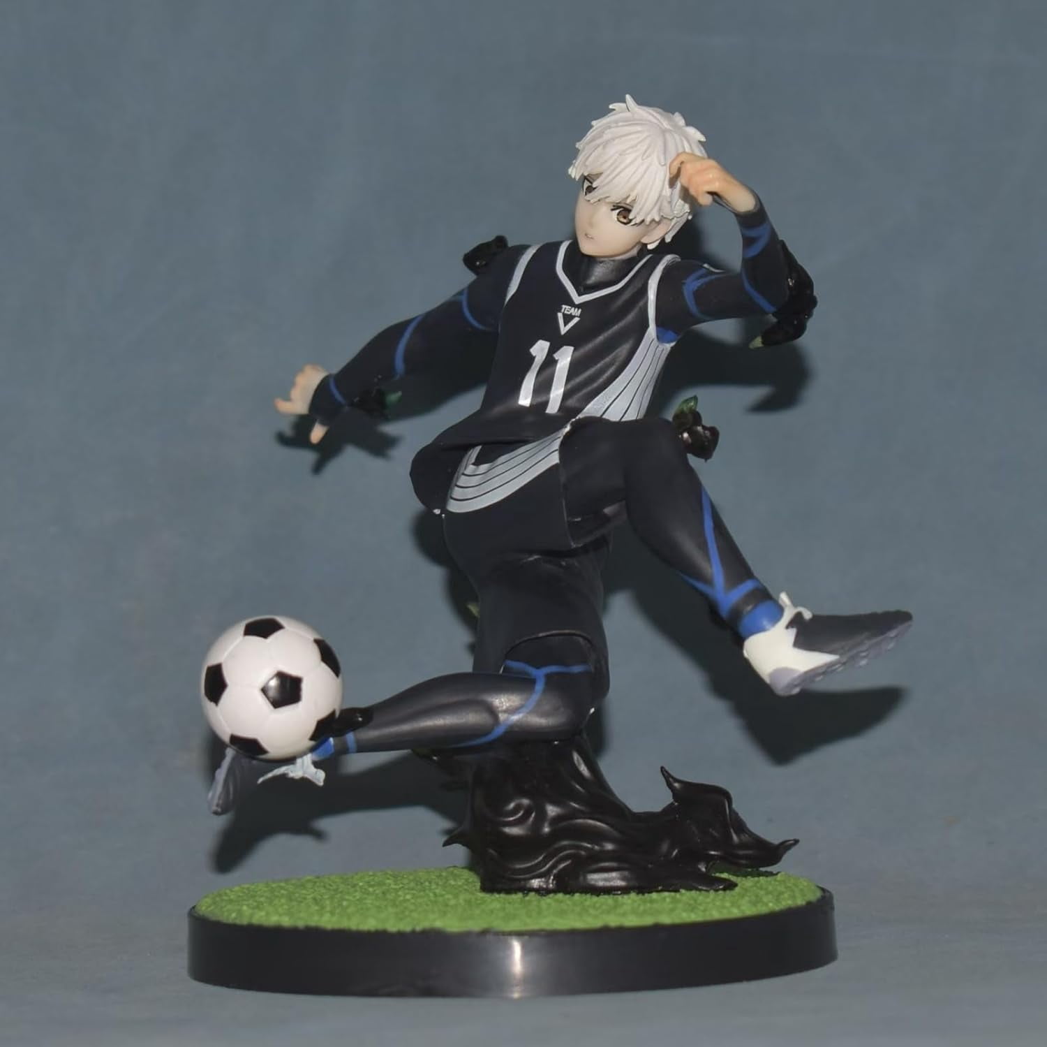 Newly Nagi Nagisoma Figure Isagi Yoichi‌‌ Figure Playng Soccer Sport Suit Anime Figures PVC Character Action Model Figure Statue Decoration Ornament Gifts (Nagi)