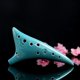 thumbnail image 3 of Ocarina de 12 hoyos en tono Do, con diseño de cola curva, pintado a mano y acabado en grietas azules. Incluye estuche protector, partituras y cordón para colgar. Perfecto para amantes de la música., 3 of 6