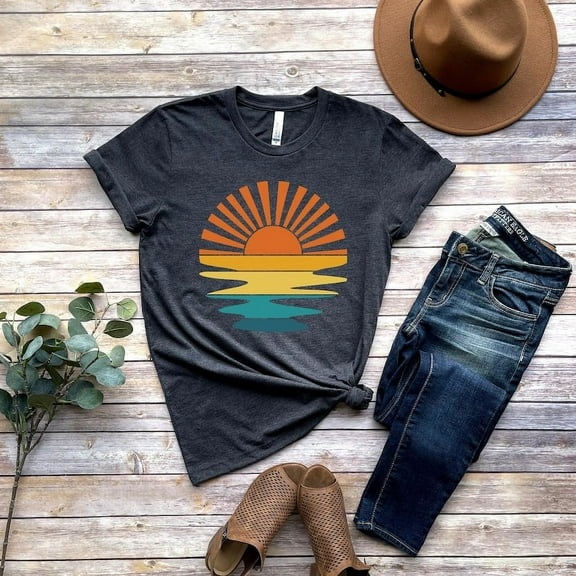 Retro Sunset Rays Wavy T-Shirt, Sun Shirt, Retro Sunshine Shirt, Sun Rays Tee, Beachy Vibes Tee, Retro Summer Time , Sunset Tshirt TH240542