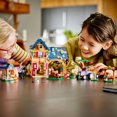 thumbnail image 3 of LEGO Friends La ferme biologique 41721 Ensemble de construction (826 pièces), 3 of 6
