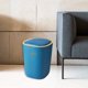 thumbnail image 4 of Cubo de basura con tapa de apertura y cierre silencioso | Papelera pequeña de 7,9 l para baño, dormitorio, oficina y residencia universitaria | Diseño de plástico blanco, azul o rosa, 4 of 6