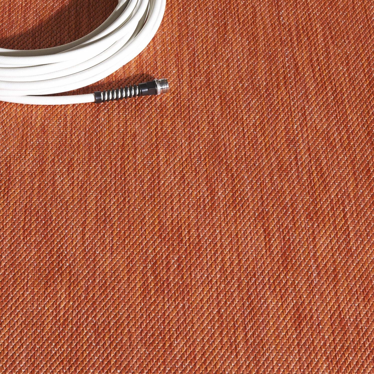 SAFAVIEH Beach House Lauressa Solid Indoor/Outdoor Area Rug