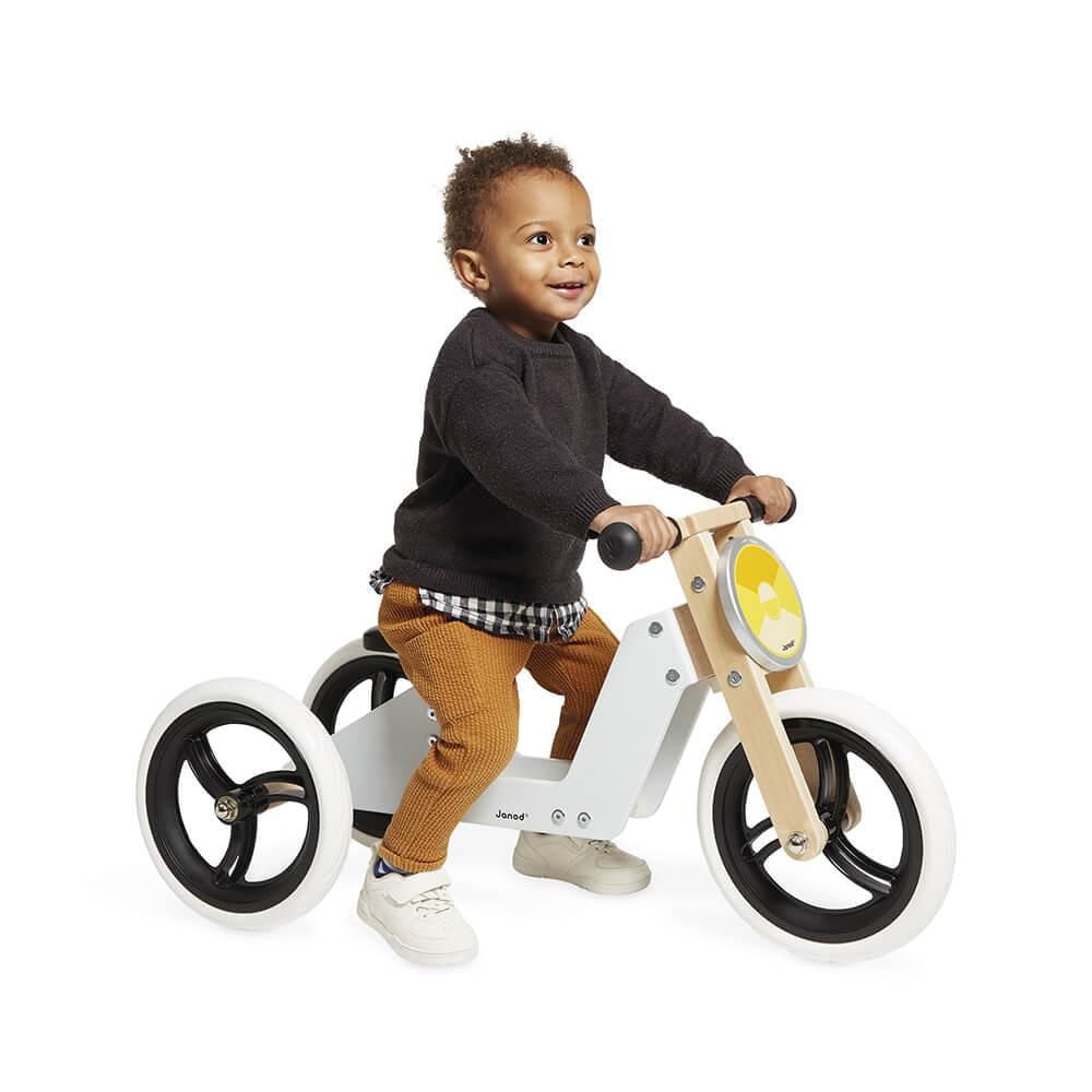 Janod - Tricycle 2 en 1 - Vélo Rétro Naturel - Jouet Développeur de Compétences Motrices - Pour Bébés et Tout-Petits - Dès 18 Mois - 332808