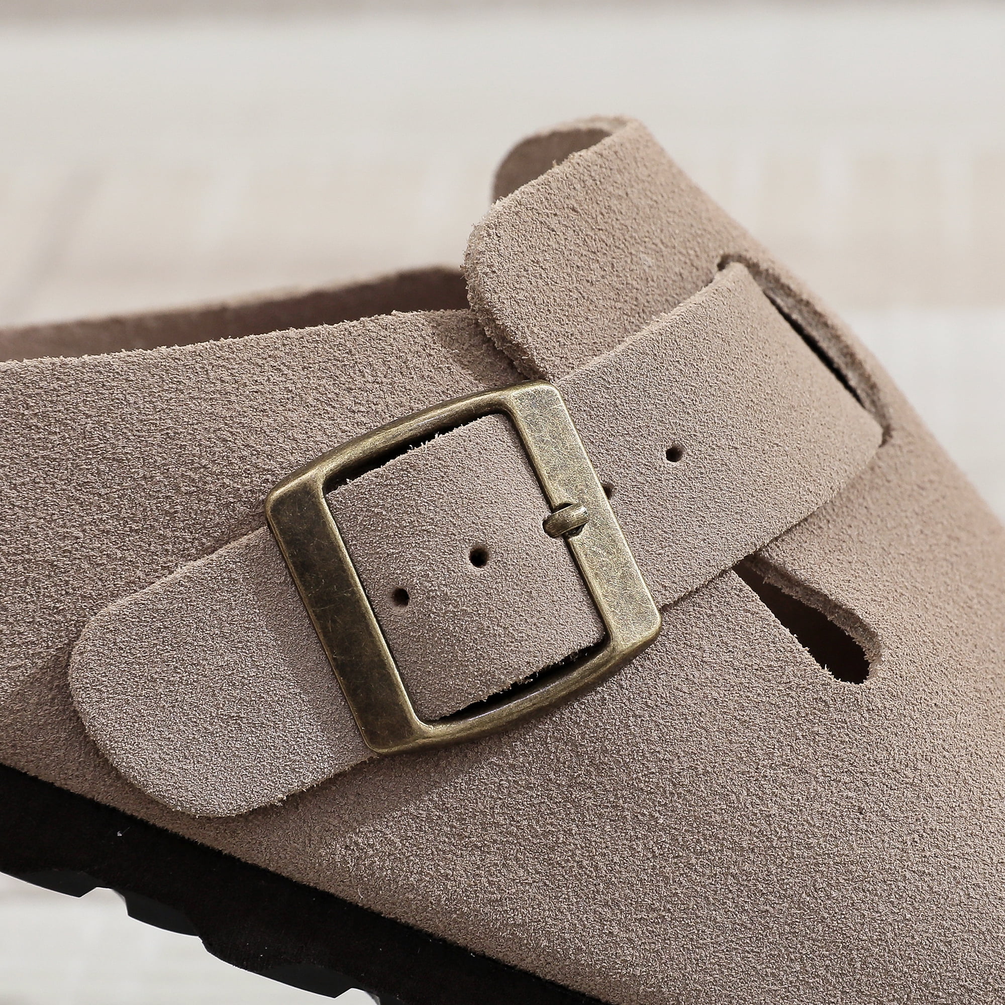 【関税&送料込み】ChloAC Mae Flat Mules Women's Adjustable Buckle Strap Flat Mules Retro Closed Toe