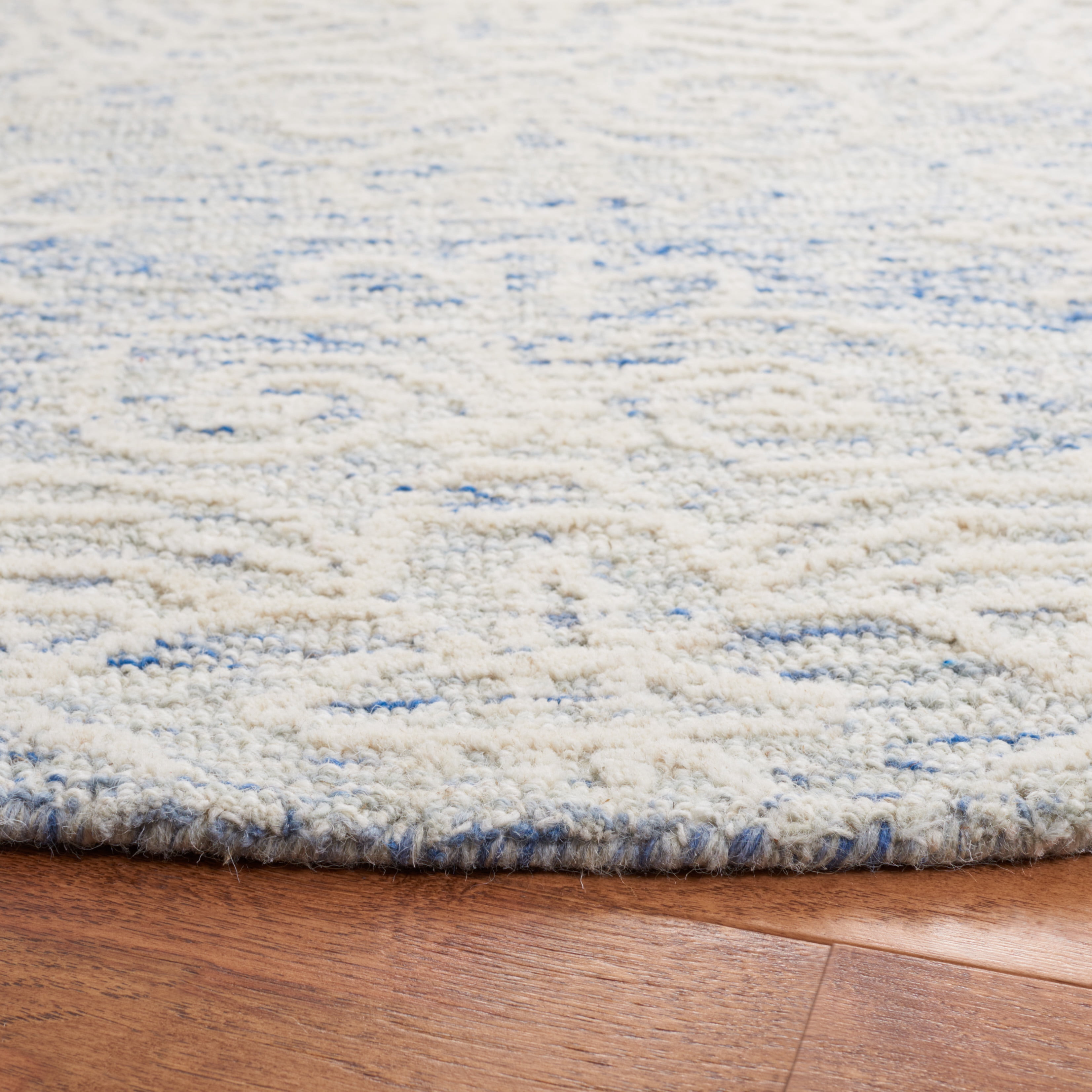 Safavieh Metro Corine Floral Area Rug, Blue/Ivory, 6' x 6' Round