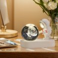 thumbnail image 4 of Lámpara de bola de cristal Lámpara de mesa de astronauta Lámpara de noche Regalo de cumpleaños para adolescentes y niños, 4 of 8