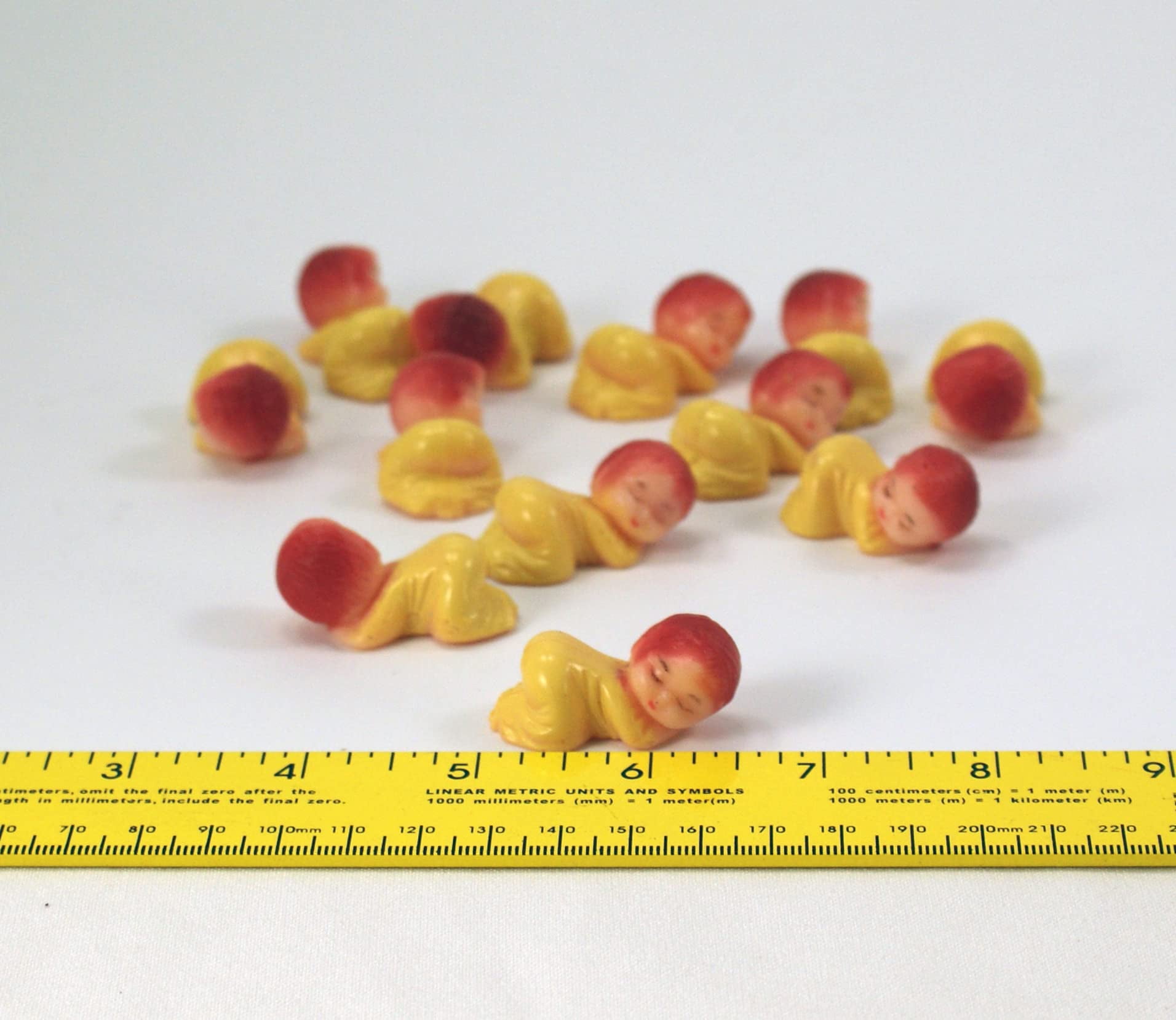 CalCastle Craft Mini Sleeping Baby Figurines Baby Shower Favor Decor Party Decorations (1.5", Yellow - 144 pc)
