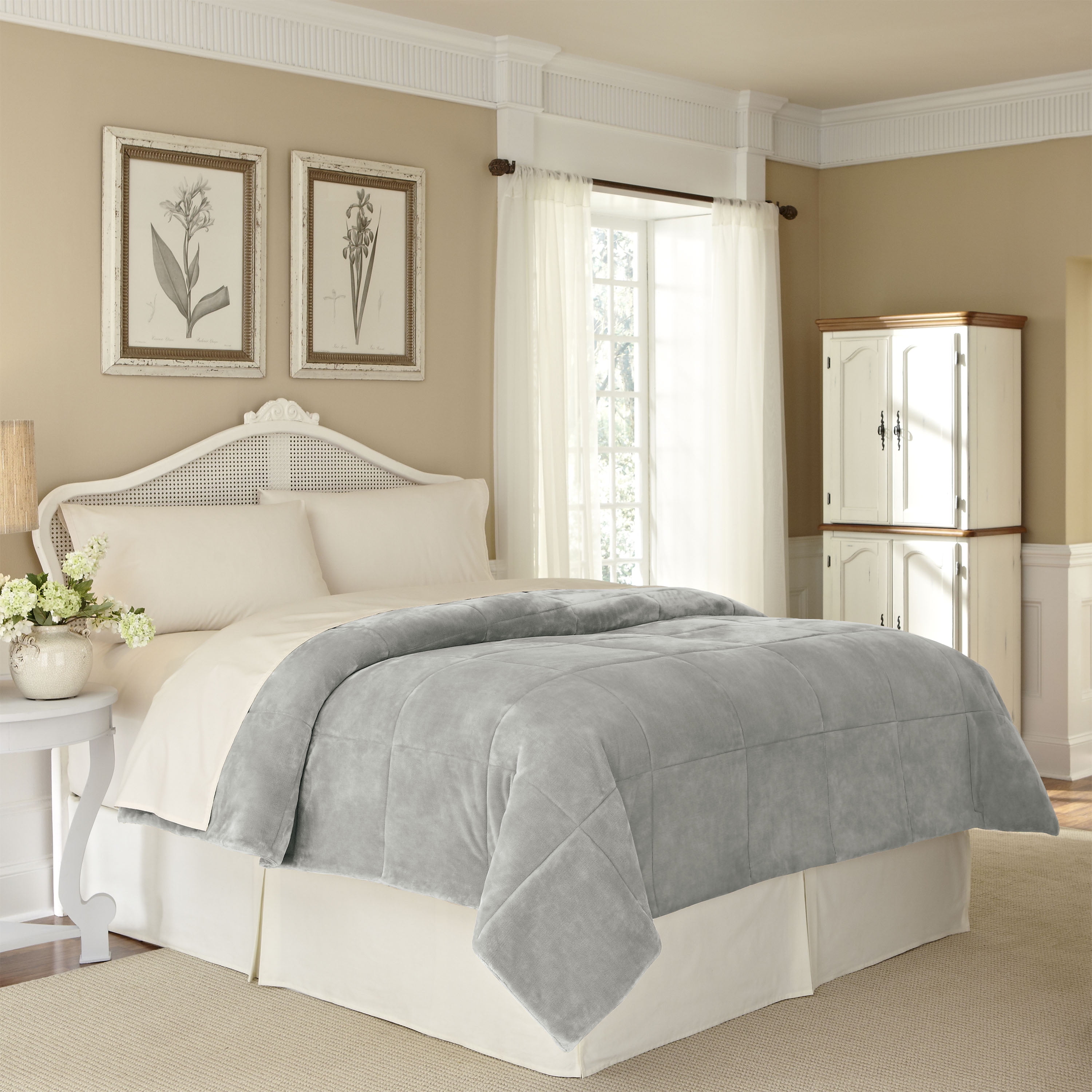 Vellux King Plush Lux Warm Blankets - All Season Blankets - Lightweight  Quilted Blanket King Size - Ultra Soft Luxury Hotel Blanket - Box Stitched  Blanket (King, Blue) - Walmart.com