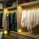 thumbnail image 5 of Luz nocturna LED inalámbrica con sensor de movimiento | Luz inteligente para armarios y armarios | Funciona con pilas para escaleras y armarios | Opciones de blanco cálido y frío | Incluye 1 luz, 5 of 6