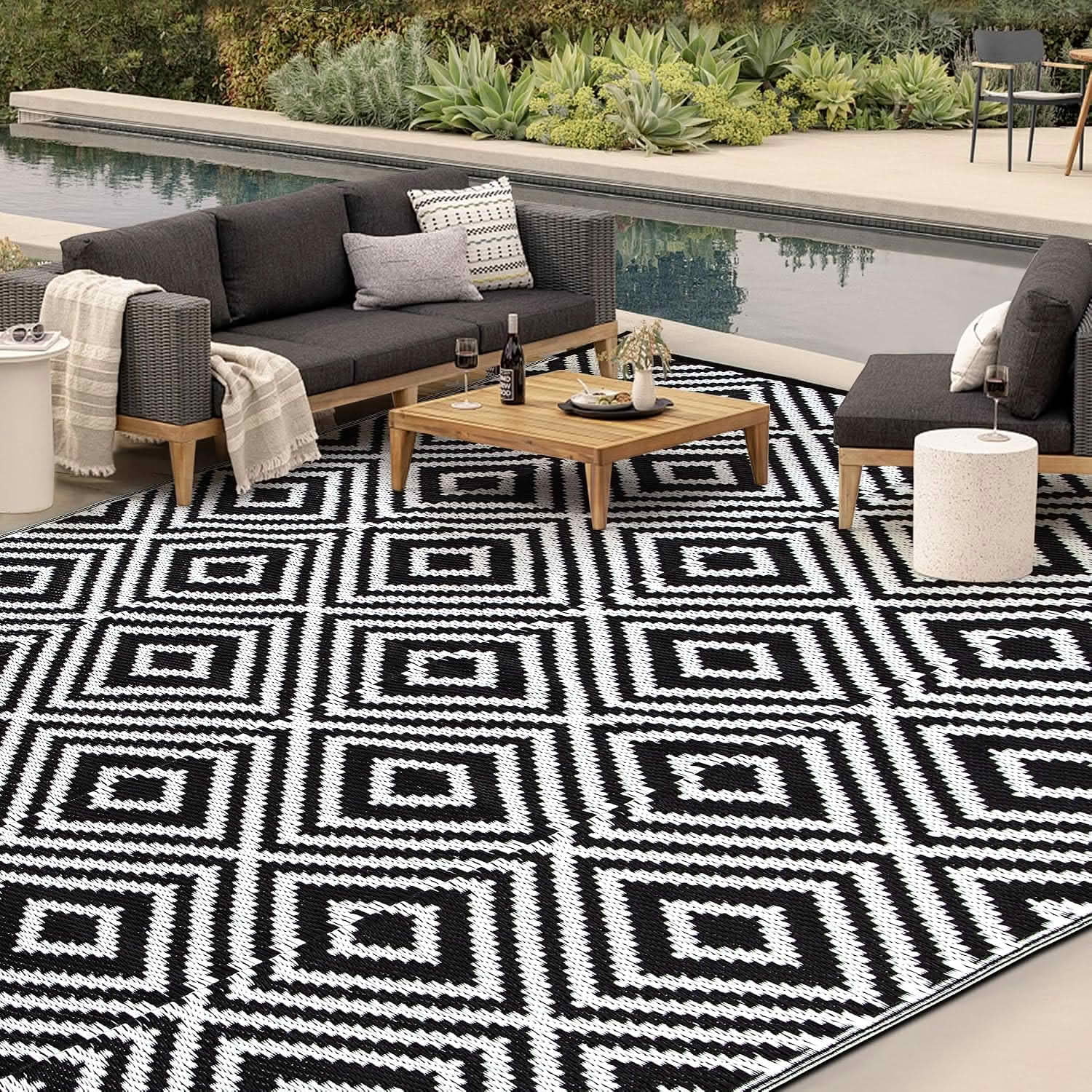 MAYEERTY 9x12 FT Plastic Straw Outdoor Patio Rug, Reversible Diamond Pattern Floor Mat Black and White, Waterproof UV Resistant Large RV Rug for Backyard Deck Beach Camping Picnic Trailer