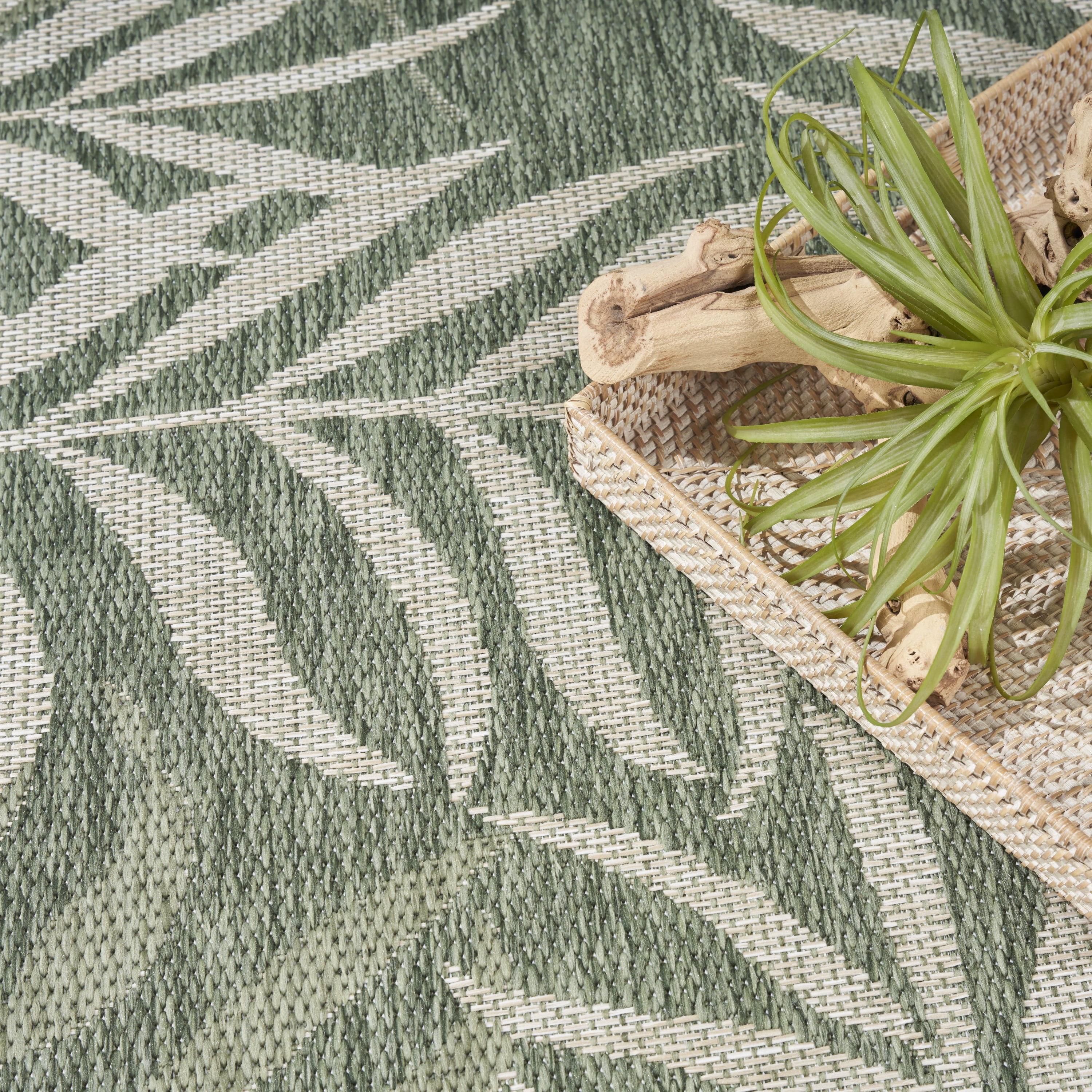 Nourison Garden Oasis Indoor/Outdoor Green Ivory 6' x 9' Area Rug (6x9)