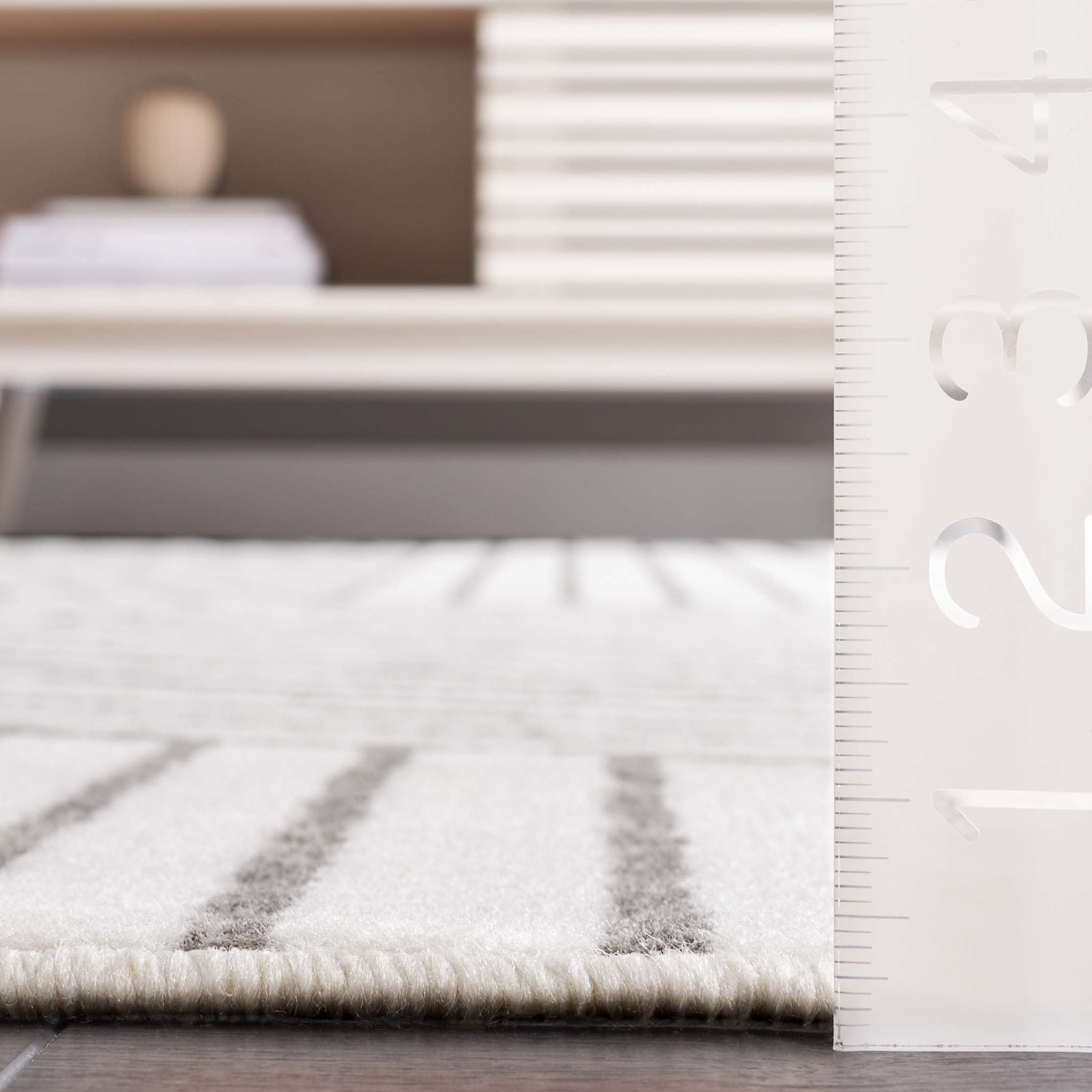 SAFAVIEH Pyramid Hunter Geometric Area Rug, Ivory/Gray, 8' x 10'