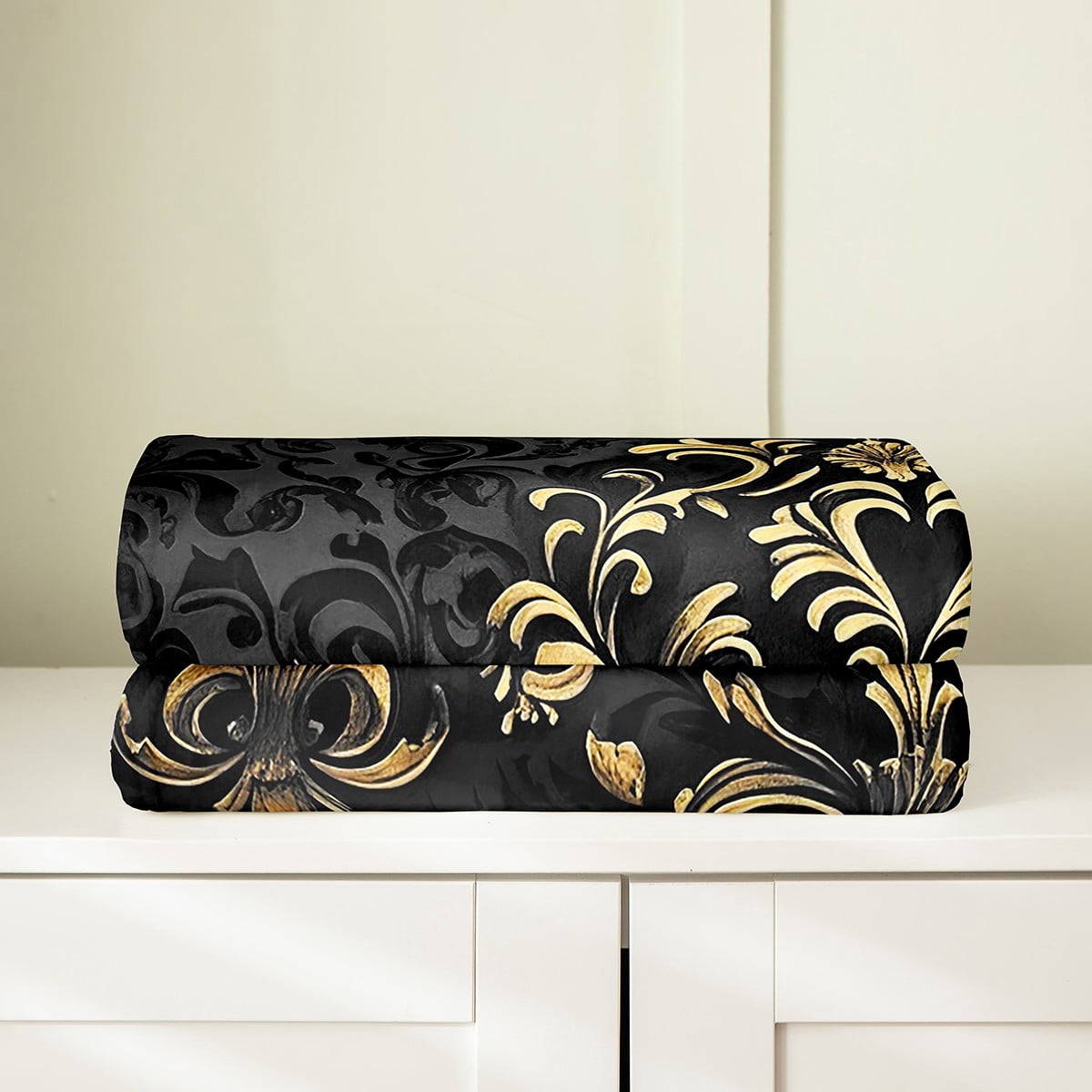 Manfei Gold Baroque Damask Throw Blanket for Couch 90x90, Hippie Flower Floral Plush Blanket, Vintage Victorian Flannel Throw, Breathable Bedroom Decorative
