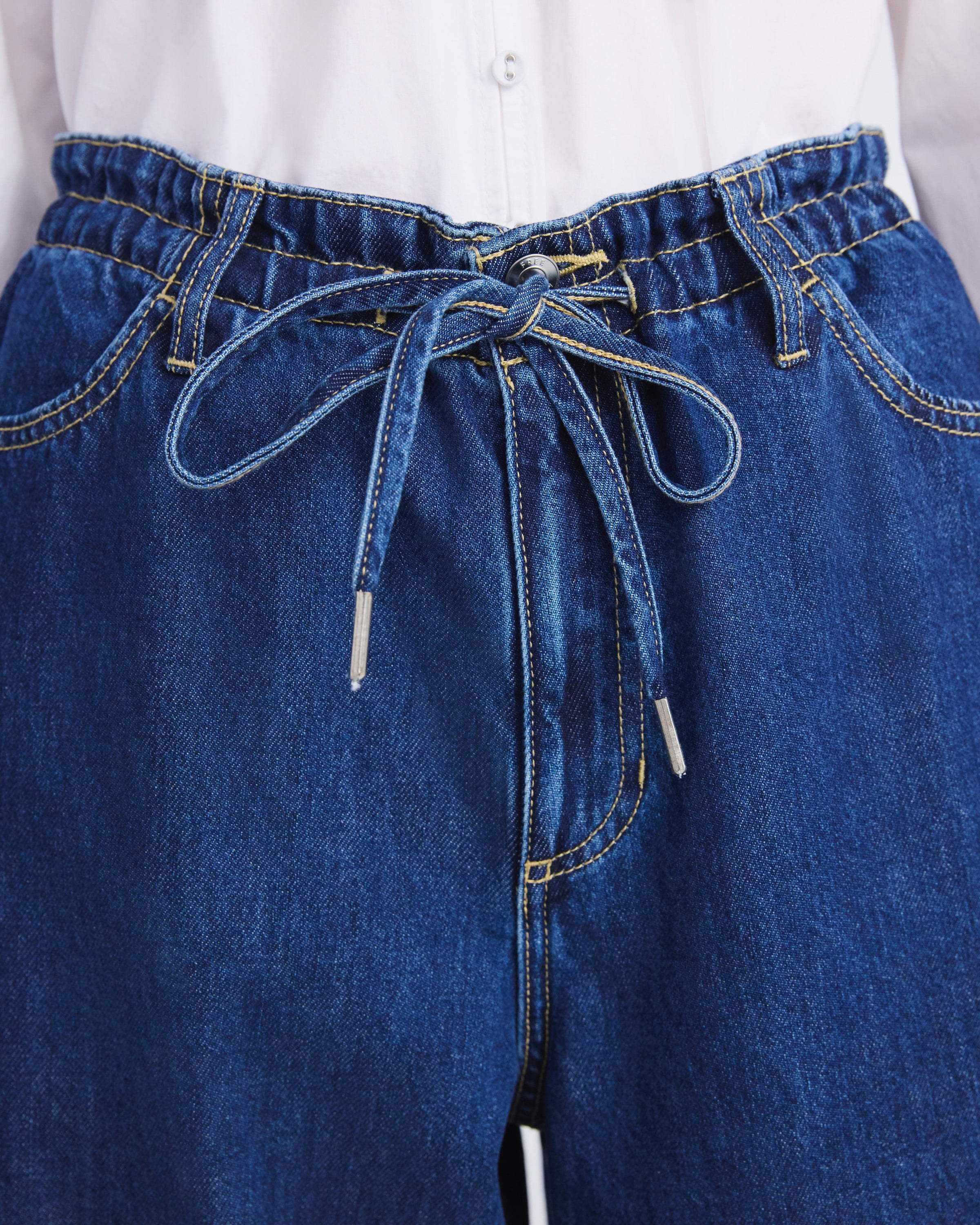 Free Assembly Women's Loose Fitting Wide Leg Jeans with Adjustable Tie Waist, 32" Inseam, Sizes 0-26