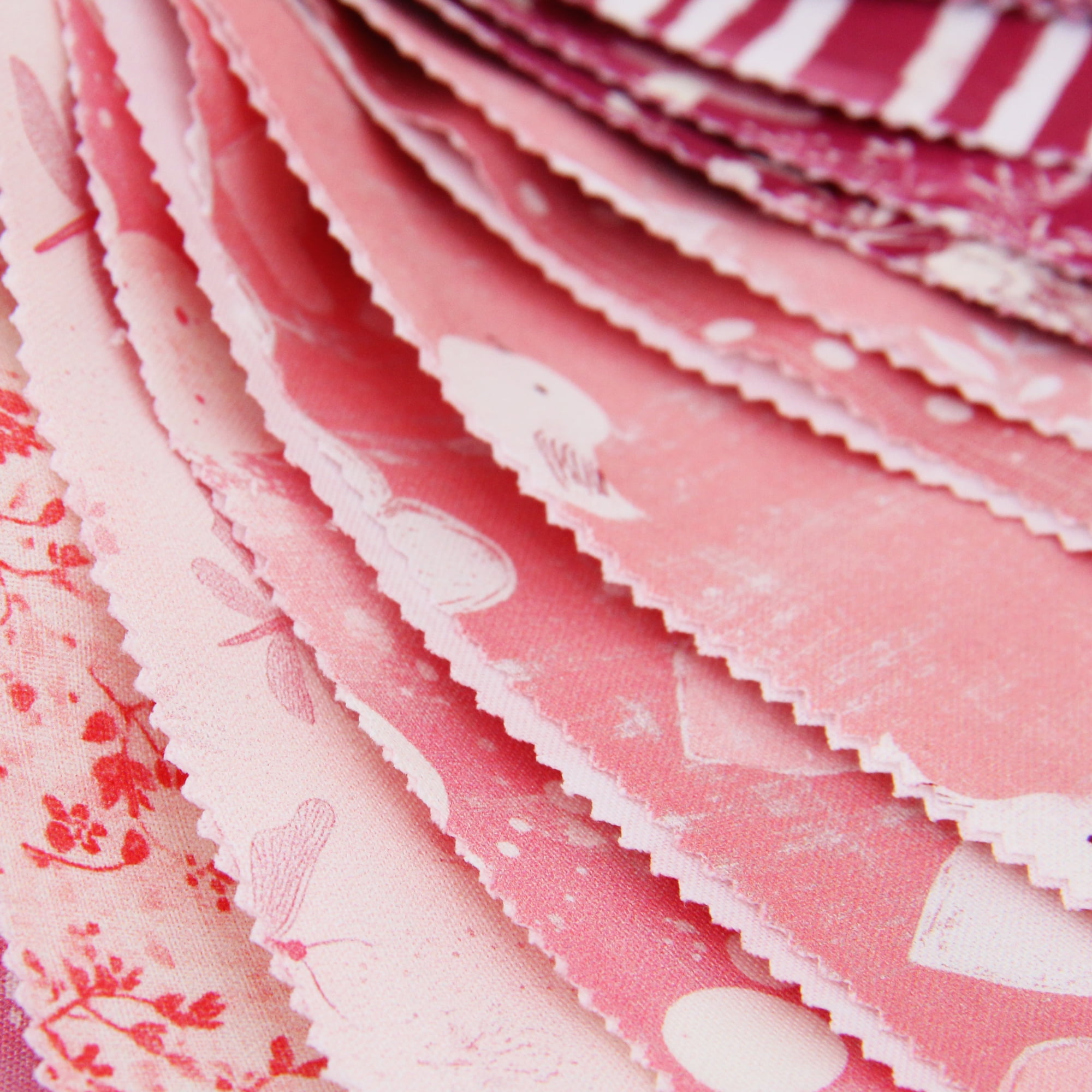 ThreadArt Exclusive Prints Jelly Roll Fabric Strips for Quilting, Crafting, and Sewing, 40 Precut Fabric Strips in Pink Prints, Premium Cotton for Quilts, Crafts, Rugs, Blankets, Clothing and More
