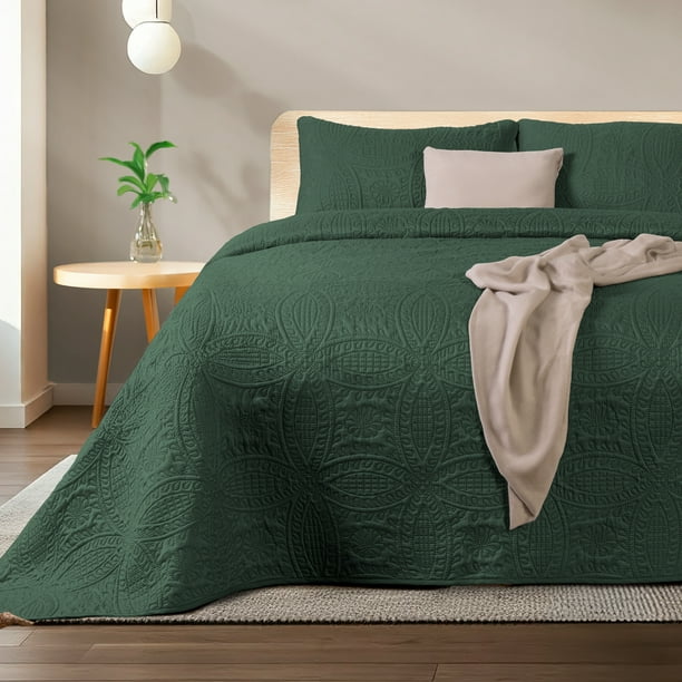 Dreamlab Colcha Ligera con 2 Fundas de Almohada, Capitonado, Ultra Suave. Hipoalergénico. Edrecolcha para Cama. Edredón para Verano y Todas las Estaciones.(Queen Size 225 x 240 cm,Moneda,Verde Bosque)
