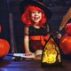 thumbnail image 3 of Linterna Led Triangular de Halloween con Vela Electrónica, Ataúd de Calabaza y Esqueleto., 3 of 5