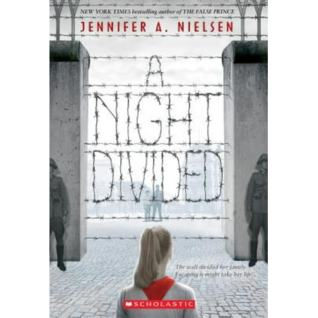 Large Divided Book Tub - A Night Divided (Scholastic Gold) (Paperback)