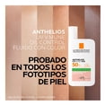 thumbnail image 3 of Protector Solar La Roche-Posay Anthelios  para Piel Grasa, Mixta y con Tendencia a Imperfecciones UVMUNE 400 Oil Control Fluido con color FPS50+ 50ml, 3 of 5
