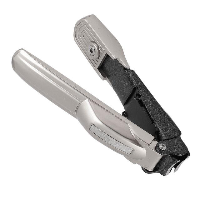 cortaúñas, cortaúñas catcher, cortador de apertura amplia para el hogar cortaúñas color champán de acero inoxidable, vista 3/4 con palanca abierta que muestra la cuchilla curva y la cavidad recolectora para recortar las uñas, mango compacto de superficie lisa ideal para manicura portátil y cuidado de uñas en casa; también suele usarse en viajes.
